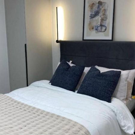 Modern 1-Bed Apartment In Buckinghamshire With Free Wifi, Parking & Garden High Wycombe Extérieur photo