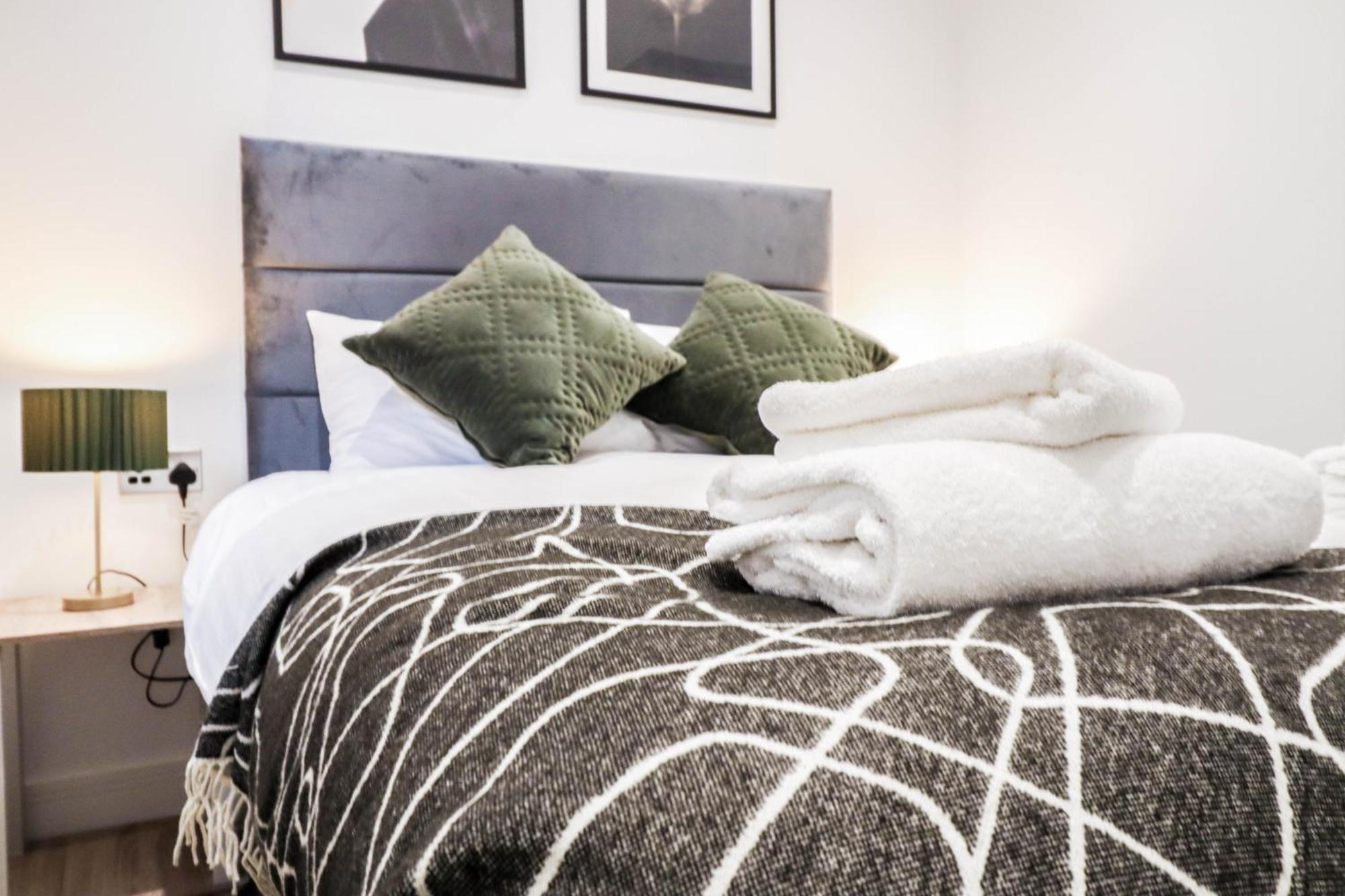 Modern 1-Bed Apartment In Buckinghamshire With Free Wifi, Parking & Garden High Wycombe Extérieur photo