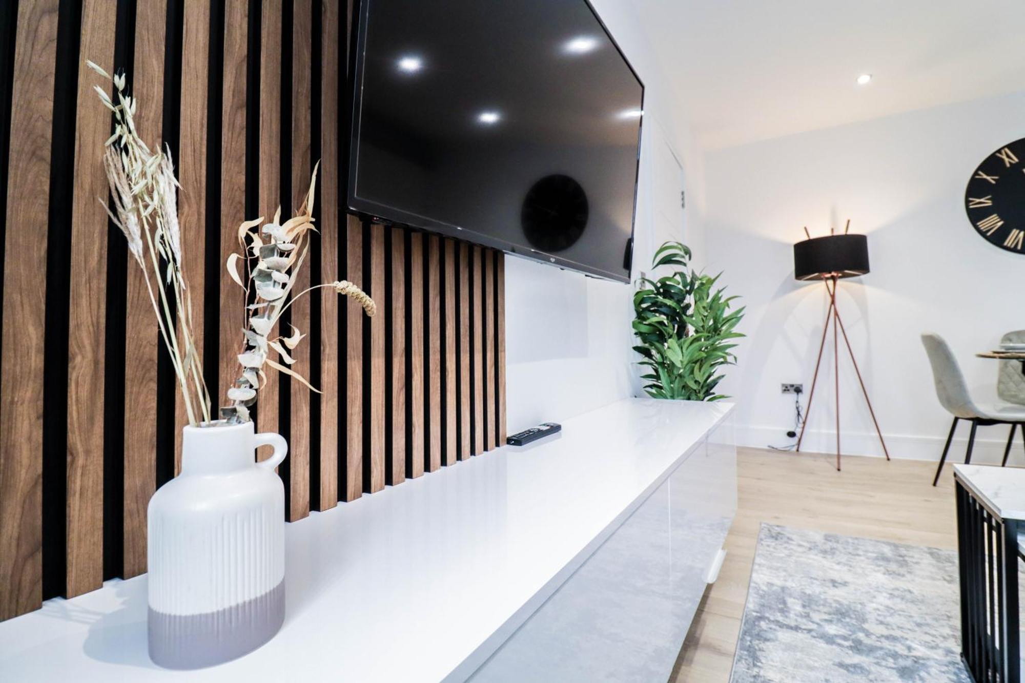 Modern 1-Bed Apartment In Buckinghamshire With Free Wifi, Parking & Garden High Wycombe Extérieur photo