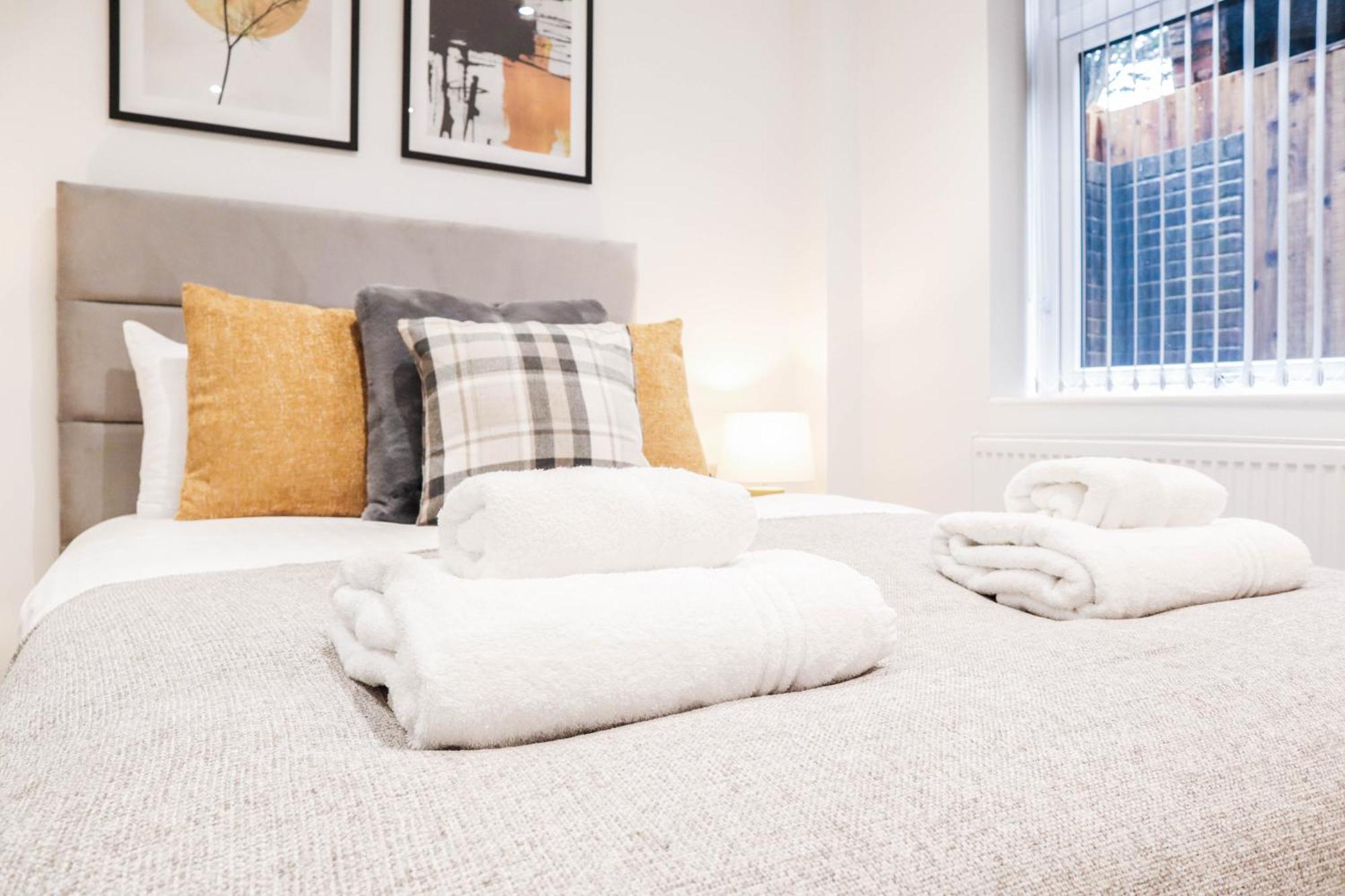 Modern 1-Bed Apartment In Buckinghamshire With Free Wifi, Parking & Garden High Wycombe Extérieur photo