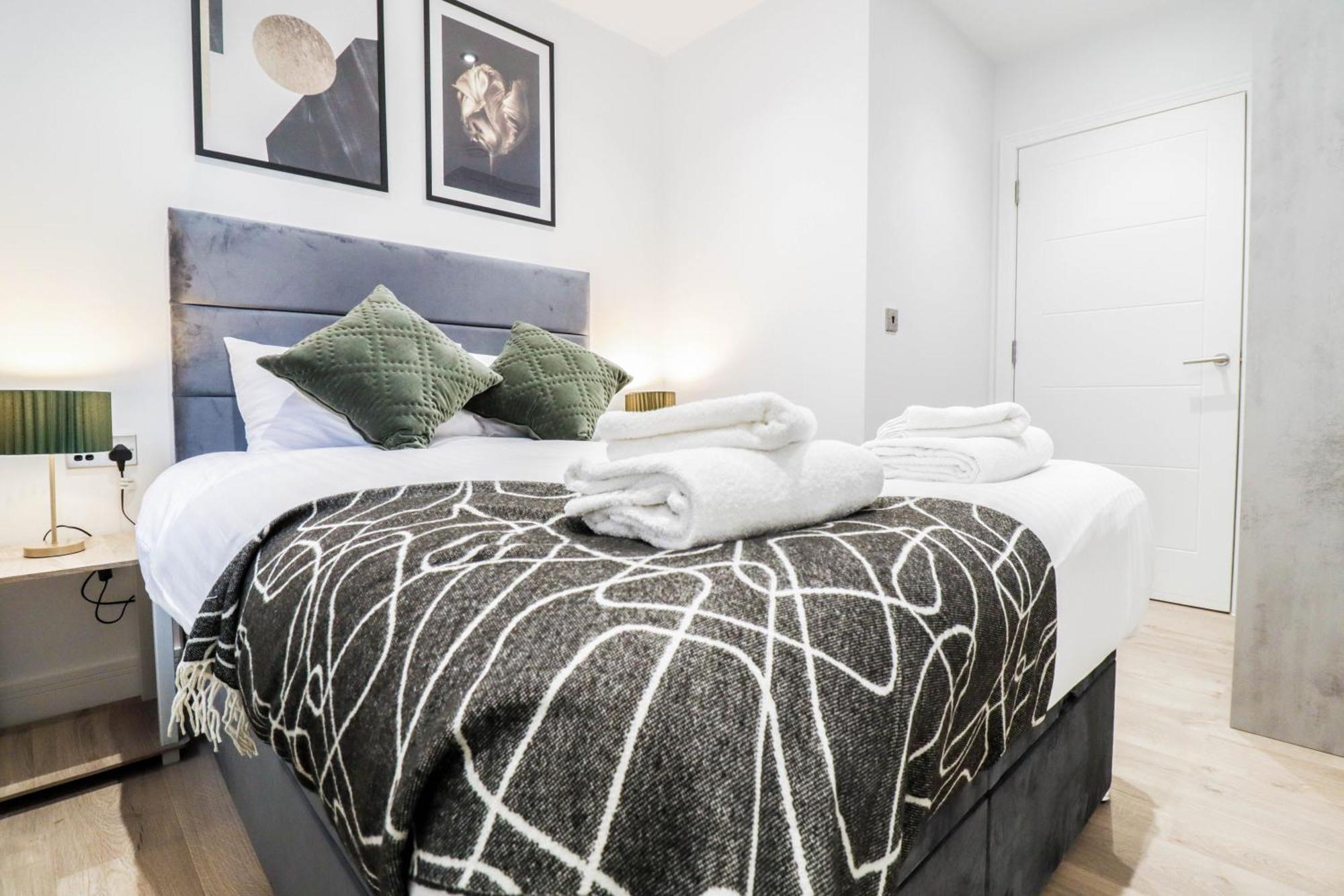 Modern 1-Bed Apartment In Buckinghamshire With Free Wifi, Parking & Garden High Wycombe Extérieur photo
