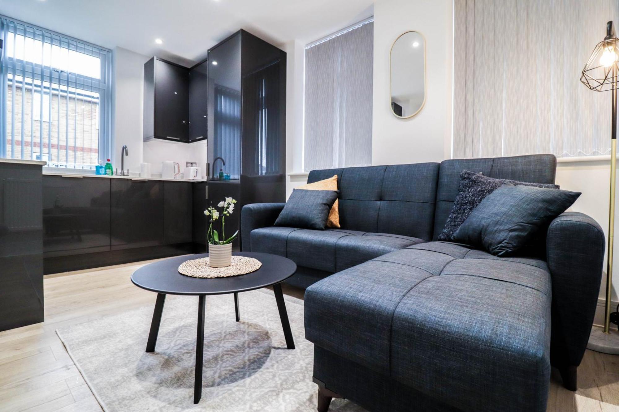 Modern 1-Bed Apartment In Buckinghamshire With Free Wifi, Parking & Garden High Wycombe Extérieur photo
