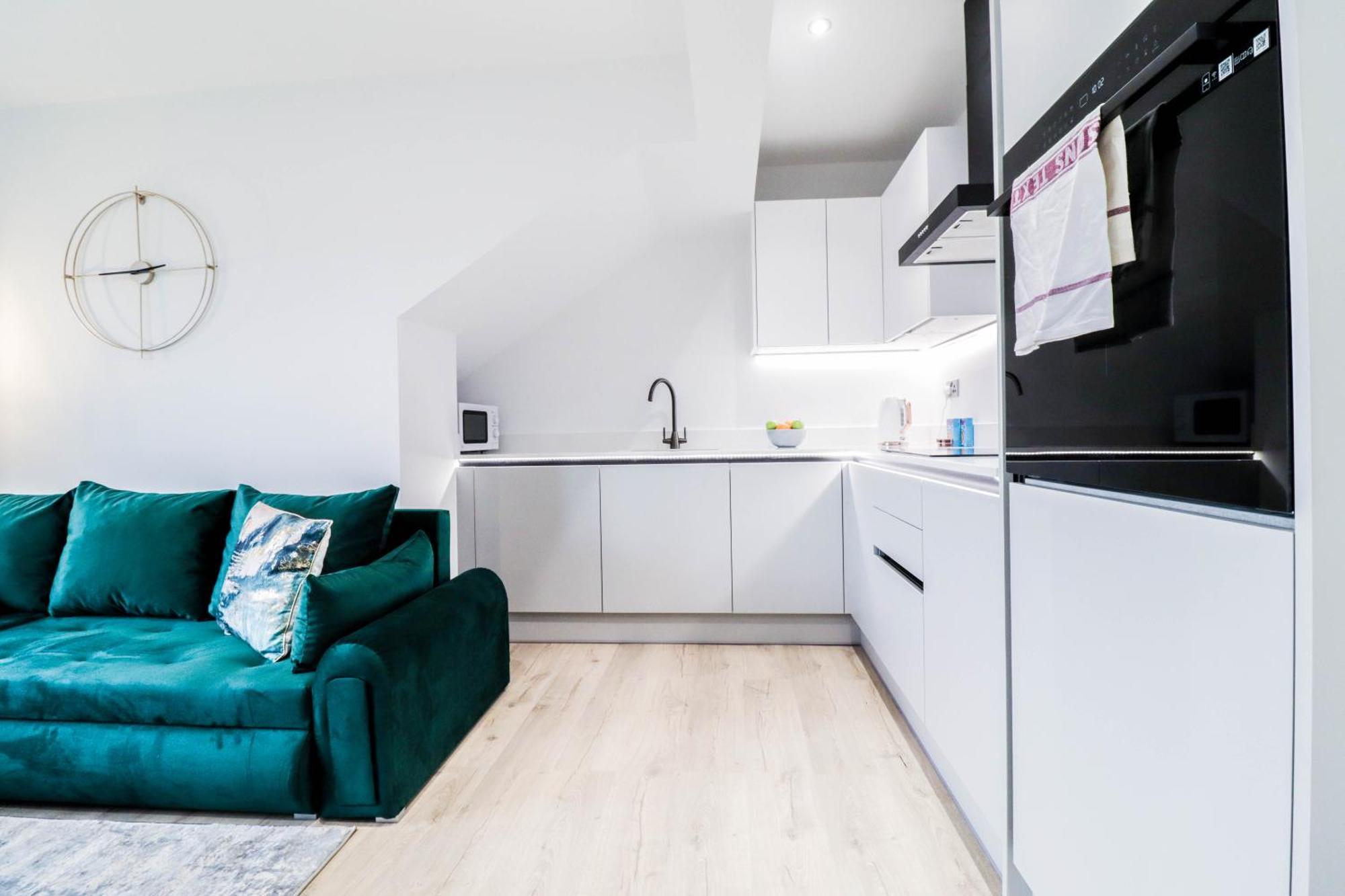 Modern 1-Bed Apartment In Buckinghamshire With Free Wifi, Parking & Garden High Wycombe Extérieur photo