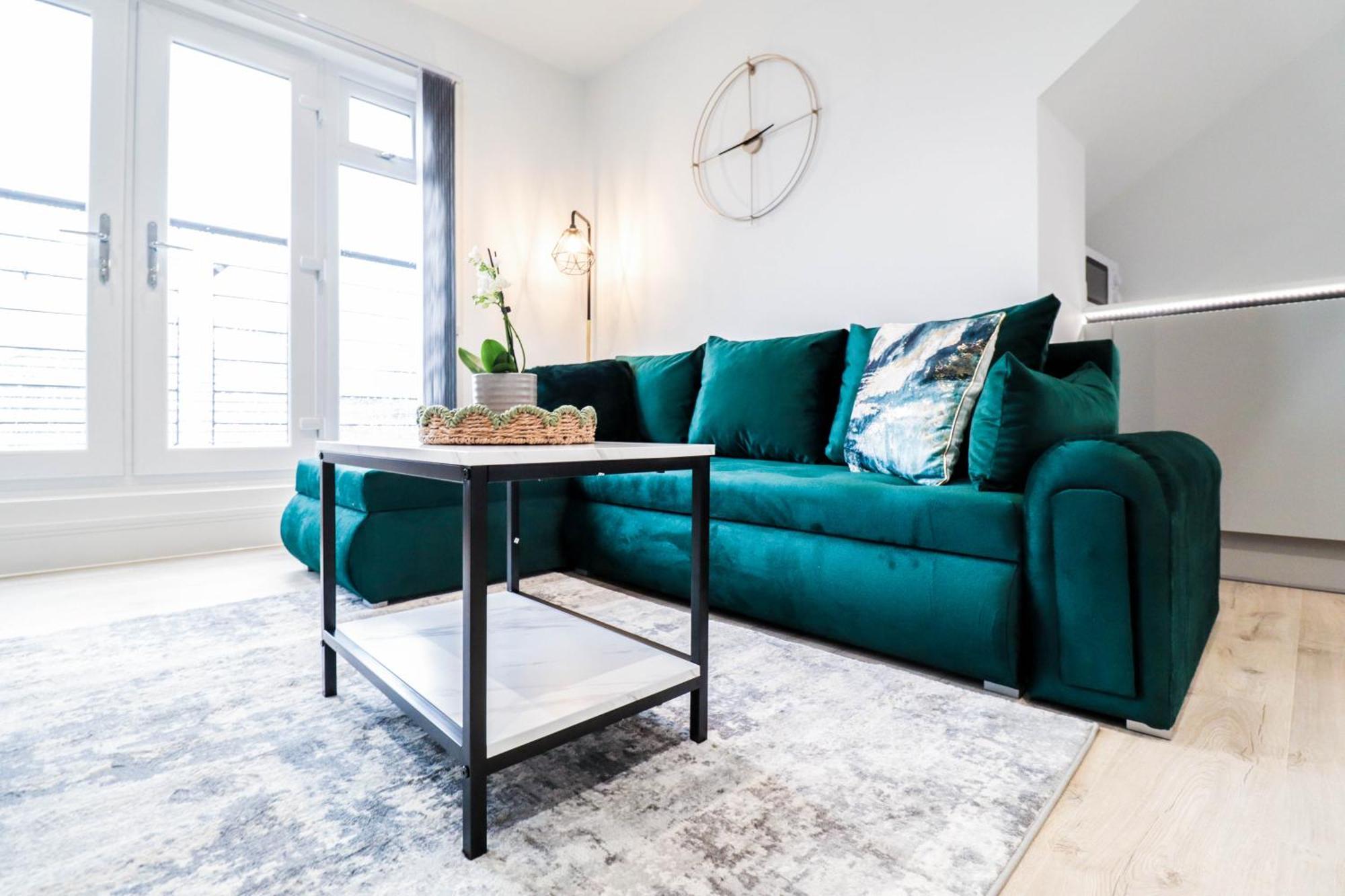 Modern 1-Bed Apartment In Buckinghamshire With Free Wifi, Parking & Garden High Wycombe Extérieur photo